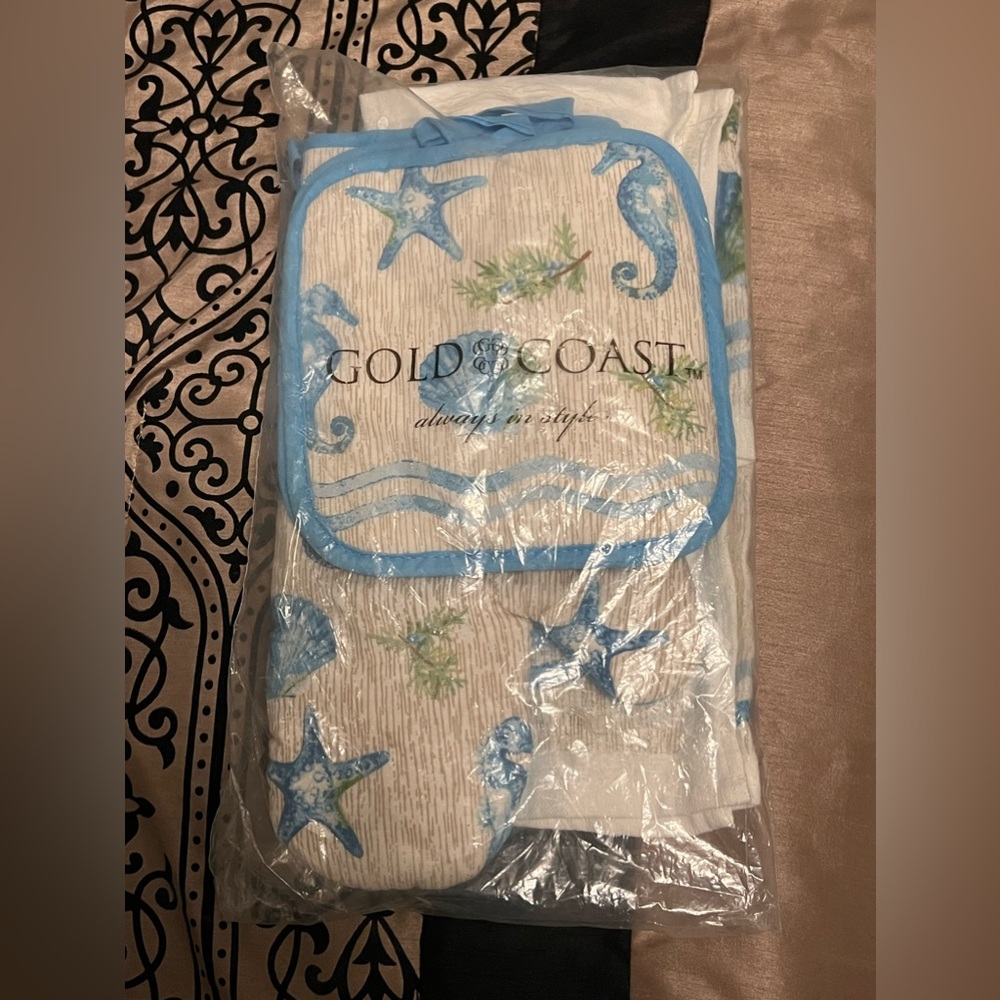 Potholder, oven mitt, and towel!